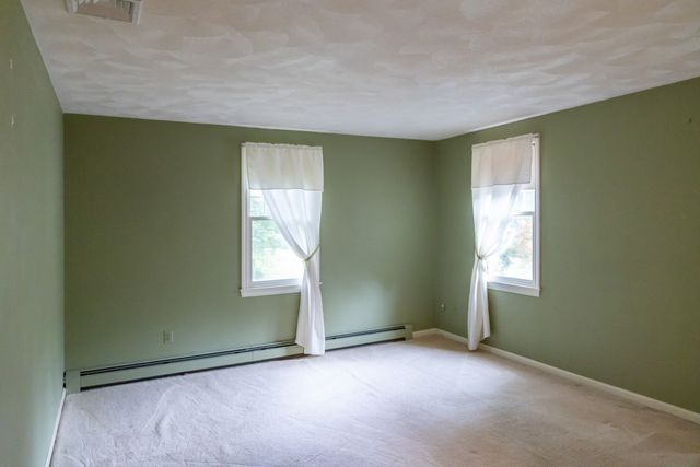 15 Hannan Ridge Rd, Haverhill, MA 01832