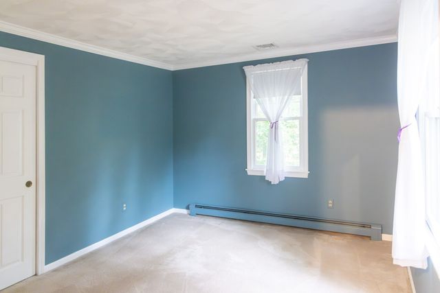 15 Hannan Ridge Rd, Haverhill, MA 01832