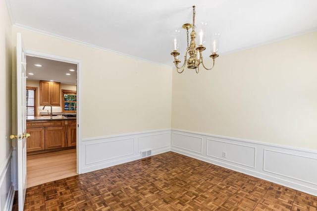 1611 Sumter Avenue N, Golden Valley, MN 55427