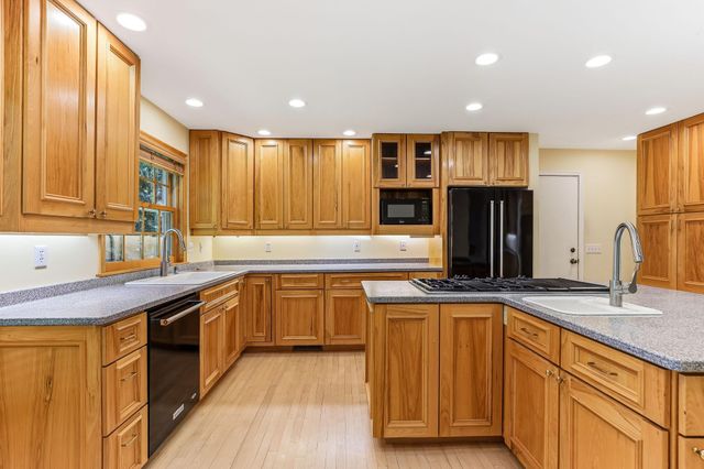 1611 Sumter Avenue N, Golden Valley, MN 55427