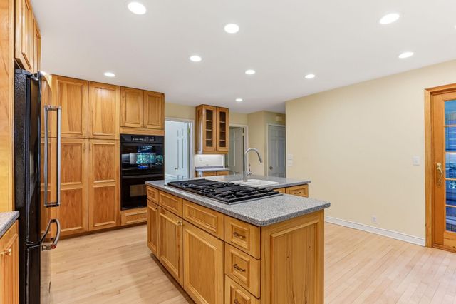 1611 Sumter Avenue N, Golden Valley, MN 55427