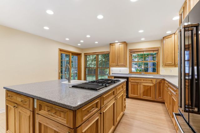 1611 Sumter Avenue N, Golden Valley, MN 55427