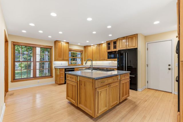 1611 Sumter Avenue N, Golden Valley, MN 55427