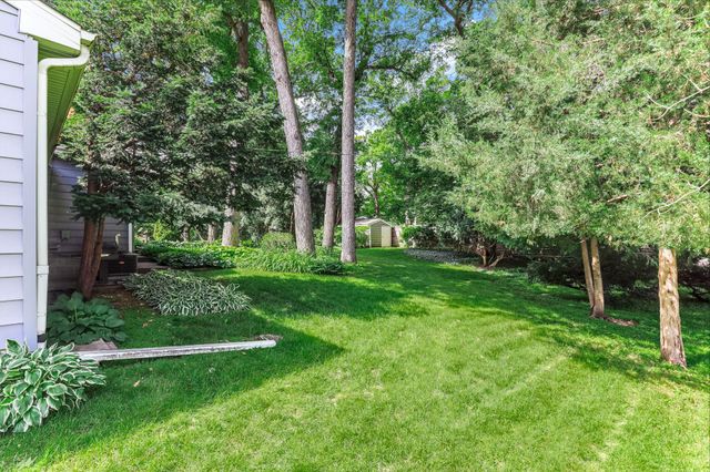 1611 Sumter Avenue N, Golden Valley, MN 55427