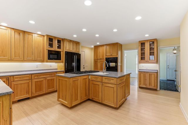 1611 Sumter Avenue N, Golden Valley, MN 55427