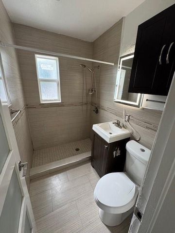 2446 Grant Street, Hollywood, FL 33020