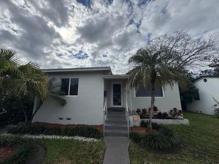 2446 Grant Street, Hollywood, FL 33020