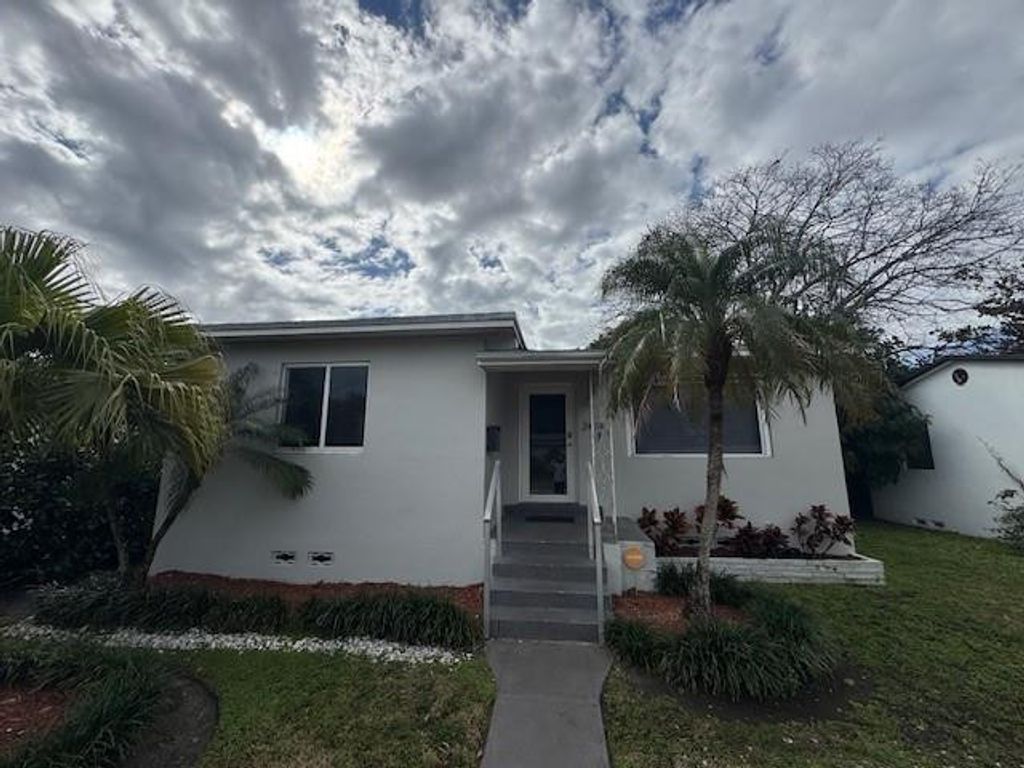 2446 Grant Street, Hollywood, FL 33020