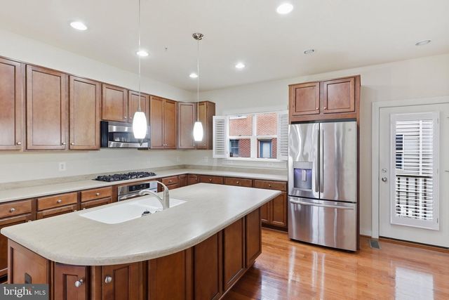 12170 WAVELAND, Fairfax, VA 22033
