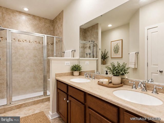 12170 WAVELAND, Fairfax, VA 22033