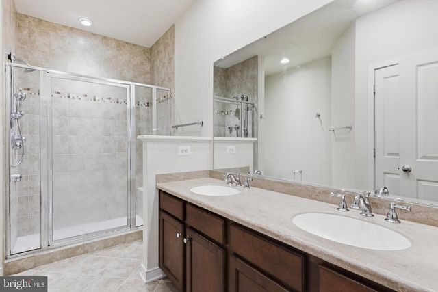 12170 WAVELAND, Fairfax, VA 22033
