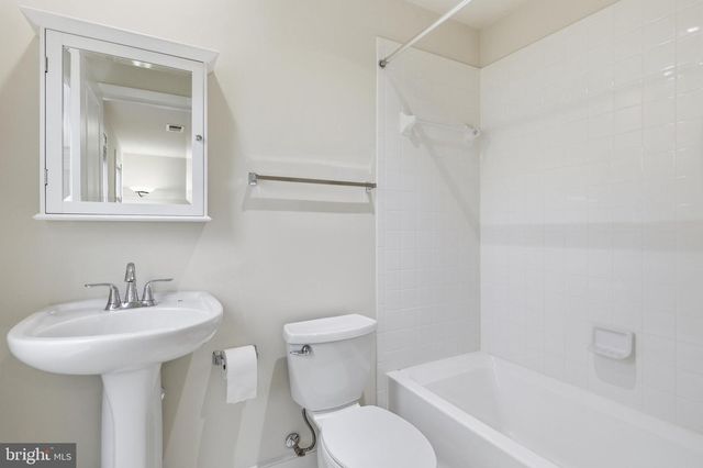 12170 WAVELAND, Fairfax, VA 22033