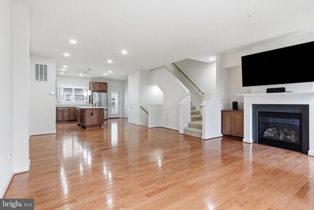 12170 WAVELAND, Fairfax, VA 22033