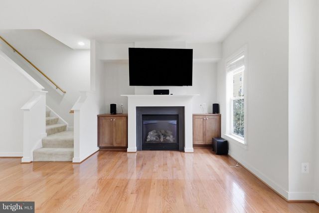 12170 WAVELAND, Fairfax, VA 22033