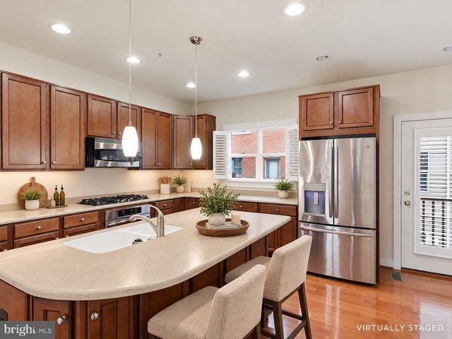 12170 WAVELAND, Fairfax, VA 22033