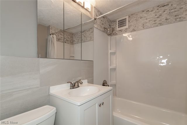 13800 Fairhill Road 419, Cleveland, OH 44120