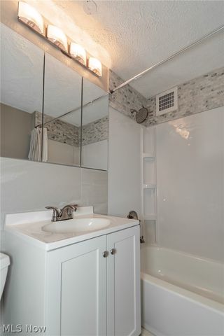 13800 Fairhill Road 419, Cleveland, OH 44120