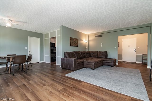 13800 Fairhill Road 419, Cleveland, OH 44120