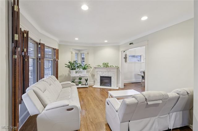 1566 Elbur Avenue, Lakewood, OH 44107