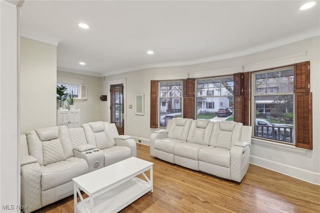 1566 Elbur Avenue, Lakewood, OH 44107