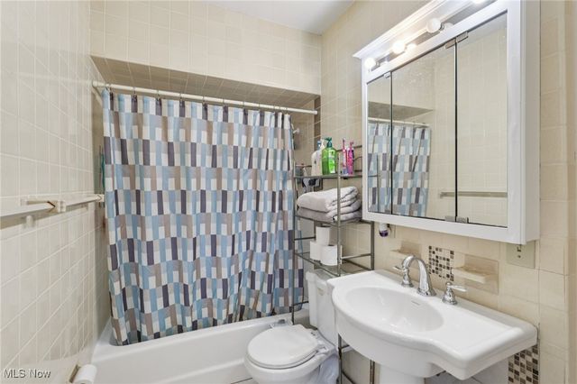 1566 Elbur Avenue, Lakewood, OH 44107