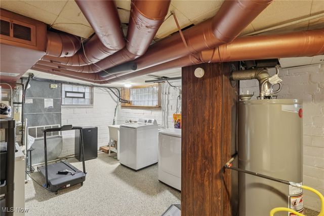 1566 Elbur Avenue, Lakewood, OH 44107