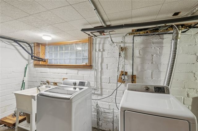 1566 Elbur Avenue, Lakewood, OH 44107