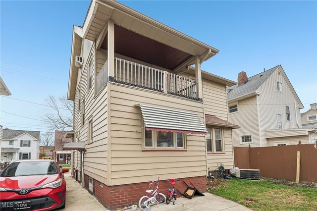 1566 Elbur Avenue, Lakewood, OH 44107