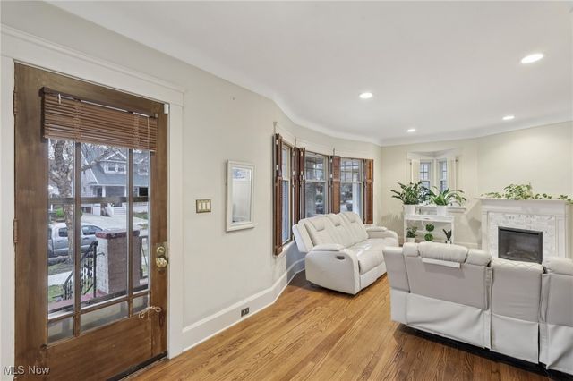 1566 Elbur Avenue, Lakewood, OH 44107