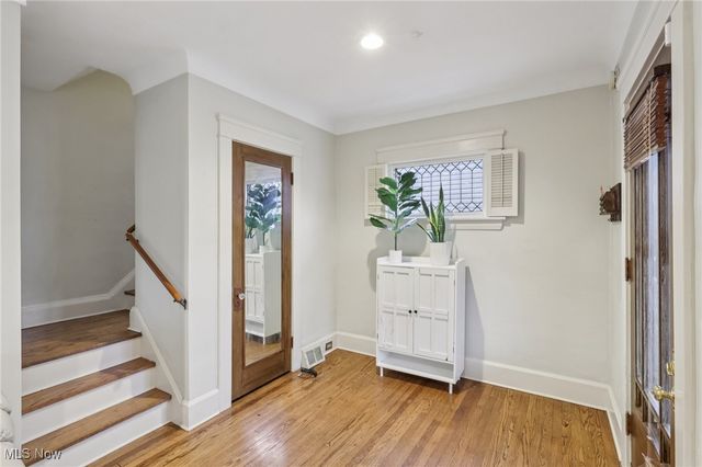 1566 Elbur Avenue, Lakewood, OH 44107