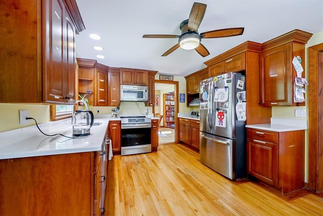 23 Beechwood Road, Hudson, NH 03051