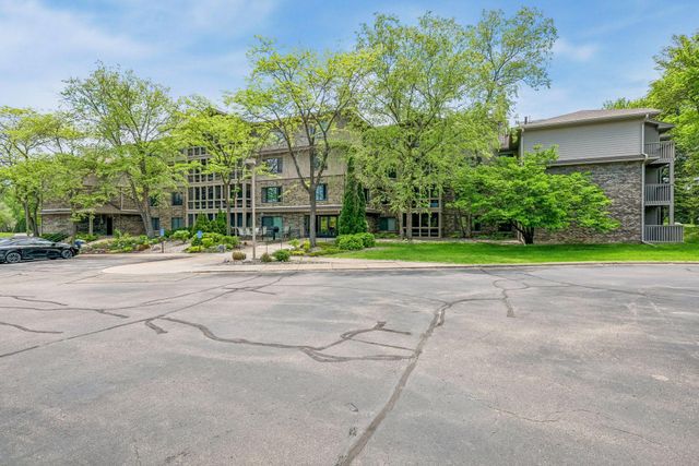 3801 W 98th Street 209, Bloomington, MN 55431