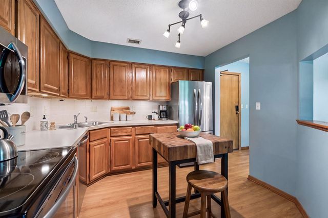 3801 W 98th Street 209, Bloomington, MN 55431