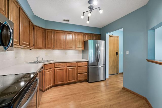 3801 W 98th Street 209, Bloomington, MN 55431