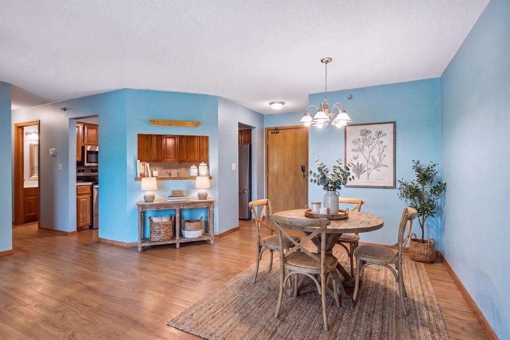 3801 W 98th Street 209, Bloomington, MN 55431