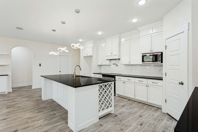 901 E Devitt Street, Fort Worth, TX 76110