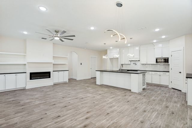 901 E Devitt Street, Fort Worth, TX 76110