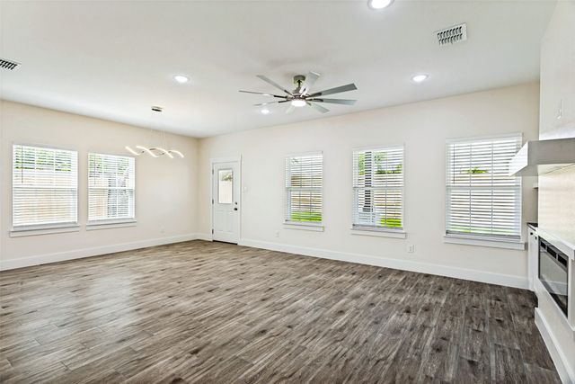 901 E Devitt Street, Fort Worth, TX 76110