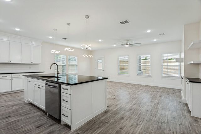 901 E Devitt Street, Fort Worth, TX 76110