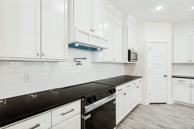 901 E Devitt Street, Fort Worth, TX 76110