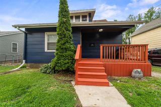 613 N 4th Avenue E, Newton, IA 50208