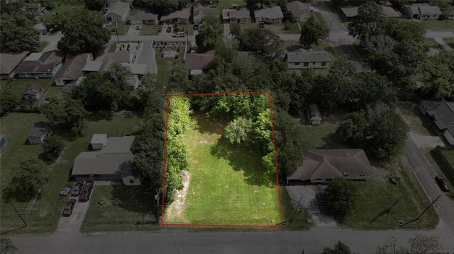 2720 Royal Avenue, Groves, TX 77619