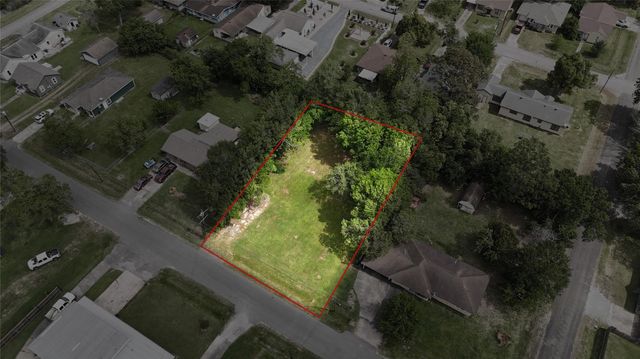 2720 Royal Avenue, Groves, TX 77619