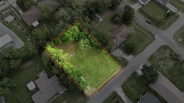 2720 Royal Avenue, Groves, TX 77619