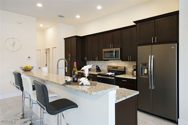 2913 SW 11th PL, Cape Coral, FL 33914