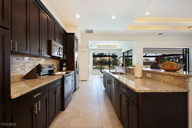 2913 SW 11th PL, Cape Coral, FL 33914