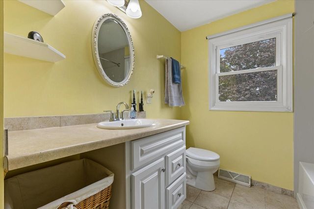 148 Beth COURT, Burlington, WI 53105
