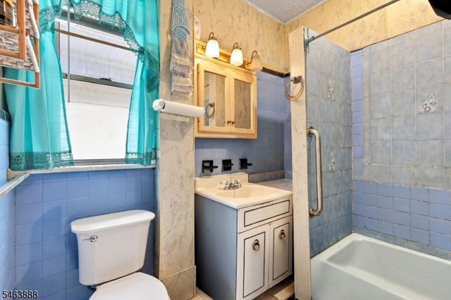 671 E 29Th St, Paterson City, NJ 07504