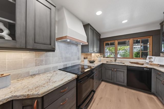 2734 Doverton Square, Mountain View, CA 94040