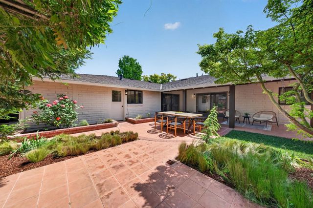 2734 Doverton Square, Mountain View, CA 94040